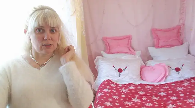 Snapshot of SunnySylvia chatting on 02.11.25 SunnySylvia online show from 02.11.25