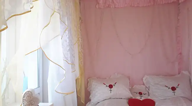 Snapshot of SunnySylvia chatting on 03.18.25 SunnySylvia online show from 03.18.25