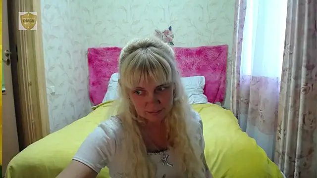 SunnySylvia online show from 11.07.25