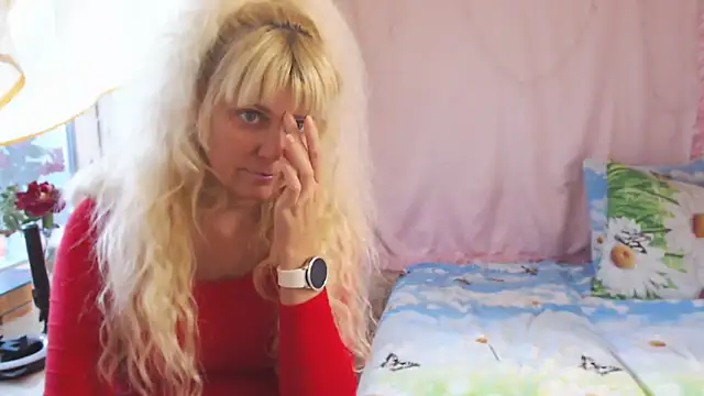 SunnySylvia online show from 11.17.25