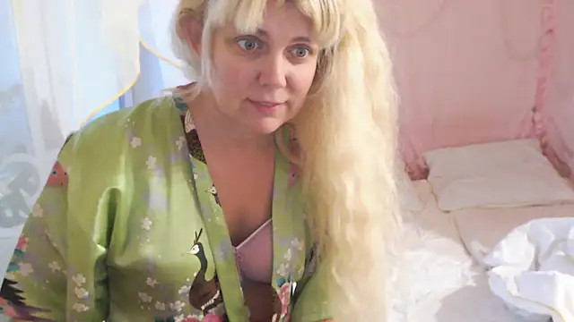 SunnySylvia online show from 11.27.25