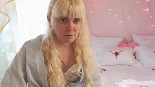 SunnySylvia online show from 12.21.25