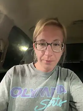 Snapshot of horneydreamer chatting on 06.19.26 horneydreamer online show from 06.19.26