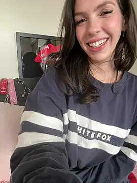 Snapshot of JordanXo chatting on 12.20.24 JordanXo online show from 12.20.24