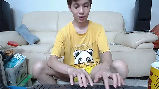 Snapshot of andrewooi chatting on 05.14.26 andrewooi online show from 05.14.26
