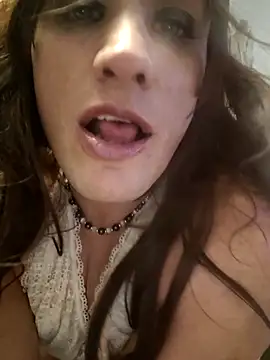 MaddyC6992 online show from 10.14.25