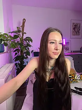 Snapshot of Trixie-Tainted chatting on 12.09.24 Trixie-Tainted online show from 12.09.24