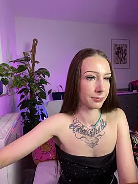 Snapshot of Trixie-Tainted chatting on 12.10.24 Trixie-Tainted online show from 12.10.24