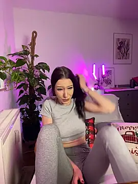 Snapshot of Trixie-Tainted chatting on 12.12.24 Trixie-Tainted online show from 12.12.24