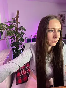 Snapshot of Trixie-Tainted chatting on 12.19.24 Trixie-Tainted online show from 12.19.24