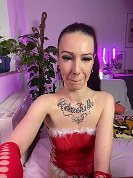 Snapshot of Trixie-Tainted chatting on 12.21.24 Trixie-Tainted online show from 12.21.24