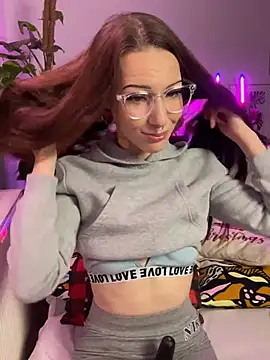 Snapshot of Trixie-Tainted chatting on 01.03.25 Trixie-Tainted online show from 01.03.25