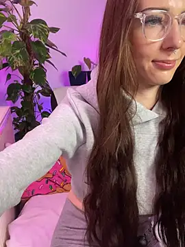 Snapshot of Trixie-Tainted chatting on 01.03.25 Trixie-Tainted online show from 01.03.25