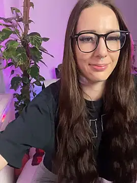 Snapshot of Trixie-Tainted chatting on 01.08.25 Trixie-Tainted online show from 01.08.25