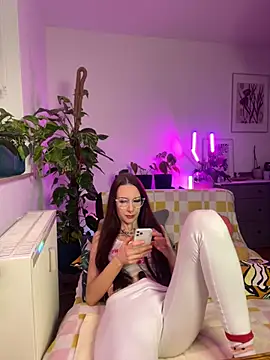 Snapshot of Trixie-Tainted chatting on 01.10.25 Trixie-Tainted online show from 01.10.25