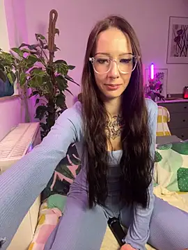 Snapshot of Trixie-Tainted chatting on 01.17.25 Trixie-Tainted online show from 01.17.25