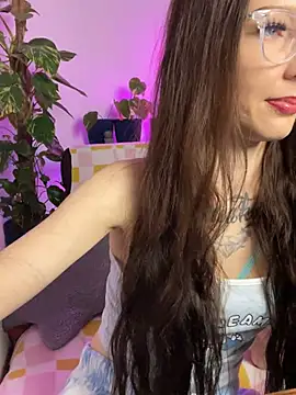 Snapshot of Trixie-Tainted chatting on 01.20.25 Trixie-Tainted online show from 01.20.25