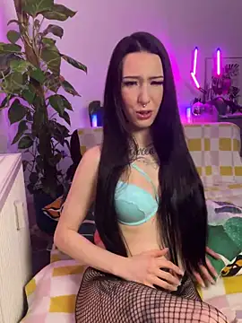 Snapshot of Trixie-Tainted chatting on 02.10.25 Trixie-Tainted online show from 02.10.25