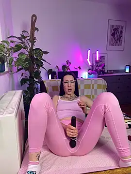 Snapshot of Trixie-Tainted chatting on 02.13.25 Trixie-Tainted online show from 02.13.25