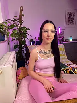 Snapshot of Trixie-Tainted chatting on 02.14.25 Trixie-Tainted online show from 02.14.25