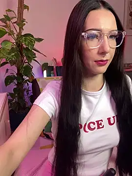 Snapshot of Trixie-Tainted chatting on 02.15.25 Trixie-Tainted online show from 02.15.25