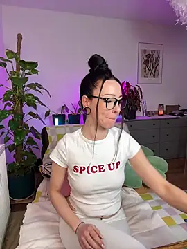 Snapshot of Trixie-Tainted chatting on 03.15.25 Trixie-Tainted online show from 03.15.25