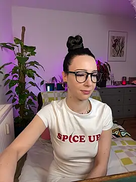 Snapshot of Trixie-Tainted chatting on 03.17.25 Trixie-Tainted online show from 03.17.25