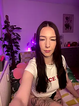 Snapshot of Trixie-Tainted chatting on 09.09.25 Trixie-Tainted online show from 09.09.25