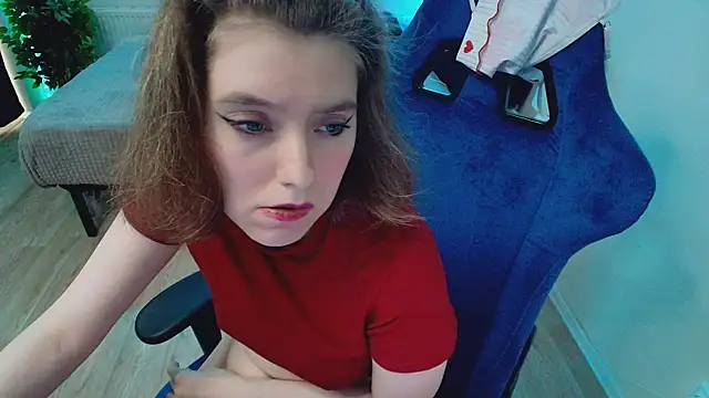 Snapshot of CranberryHot chatting on 05.04.26 CranberryHot online show from 05.04.26