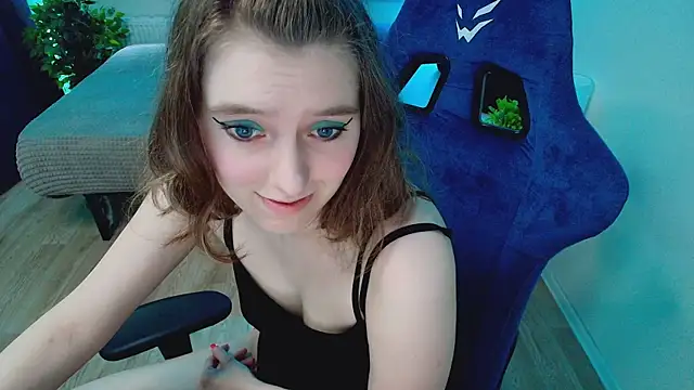 Snapshot of CranberryHot chatting on 06.17.26 CranberryHot online show from 06.17.26