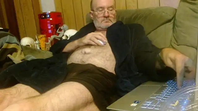 Snapshot of snickers1 chatting on 10.12.25 snickers1 online show from 10.12.25