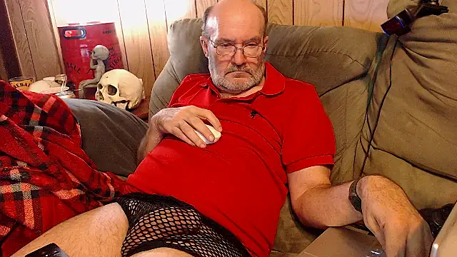 Snapshot of snickers1 chatting on 10.31.25 snickers1 online show from 10.31.25