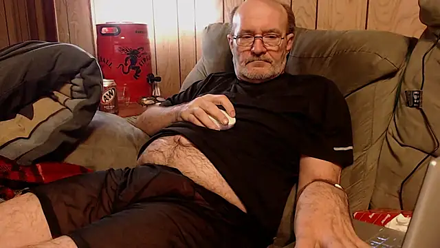 Snapshot of snickers1 chatting on 11.30.25 snickers1 online show from 11.30.25