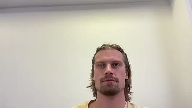 Snapshot of fmodel chatting on 11.04.25 fmodel online show from 11.04.25