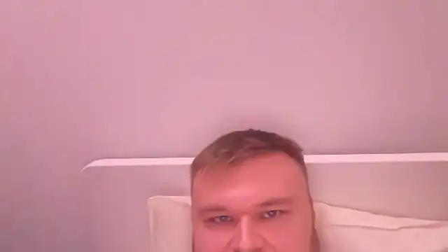 Snapshot of fmodel chatting on 12.04.25 fmodel online show from 12.04.25