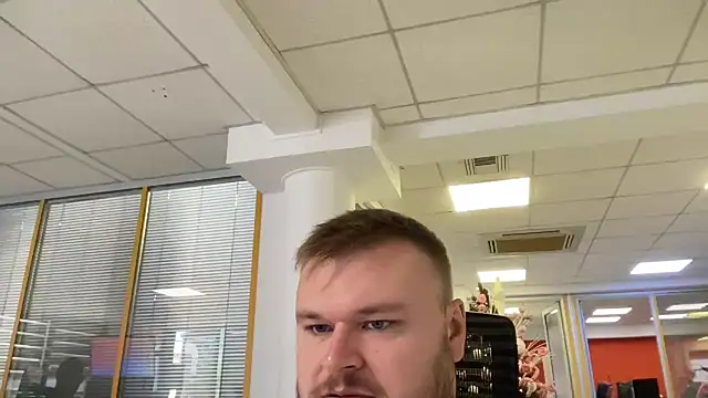 Snapshot of fmodel chatting on 12.05.25 fmodel online show from 12.05.25