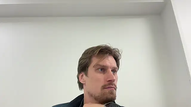 Snapshot of fmodel chatting on 02.24.26 fmodel online show from 02.24.26