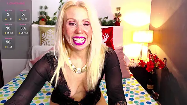 Snapshot of Luci_evans chatting on 12.12.24 Luci evans online show from 12.12.24