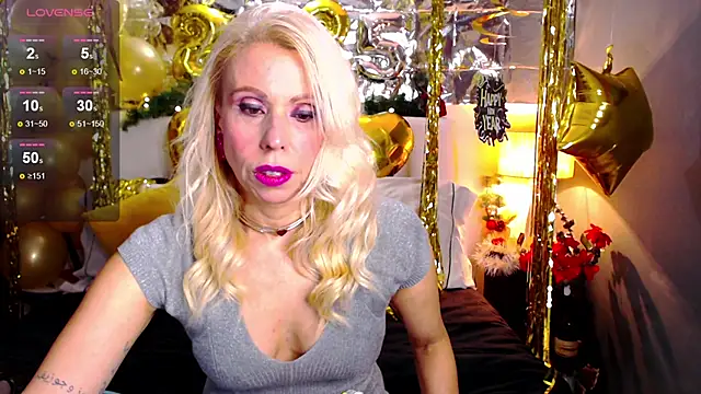 Snapshot of Luci_evans chatting on 12.31.24 Luci evans online show from 12.31.24
