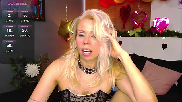 Snapshot of Luci_evans chatting on 02.27.25 Luci evans online show from 02.27.25