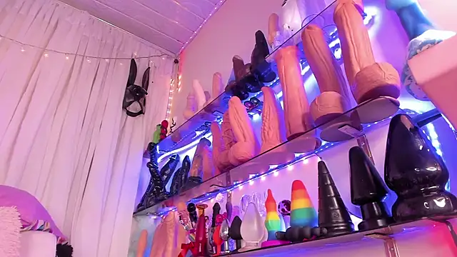 Snapshot of christymilkk chatting on 12.29.24 christymilkk online show from 12.29.24