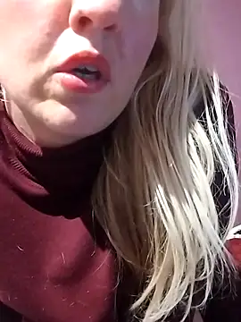 Mllesha74000 online show from 12.17.25