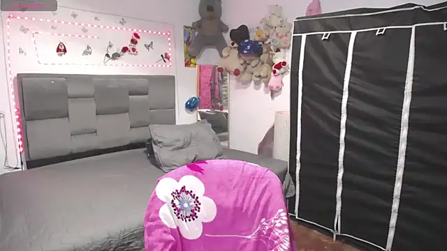 Snapshot of Sharloth_milf chatting on 05.17.26 Sharloth milf online show from 05.17.26