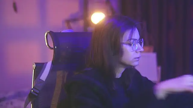 Snapshot of alyssa_sweet chatting on 12.16.25 alyssa sweet online show from 12.16.25