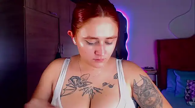 Snapshot of laurabeck chatting on 12.02.24 laurabeck online show from 12.02.24