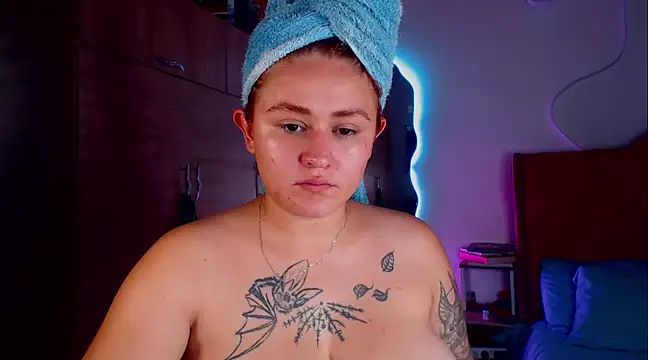 Snapshot of laurabeck chatting on 12.05.24 laurabeck online show from 12.05.24