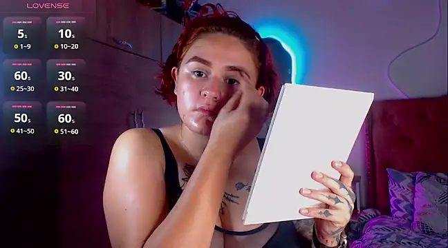 Snapshot of laurabeck chatting on 12.17.24 laurabeck online show from 12.17.24