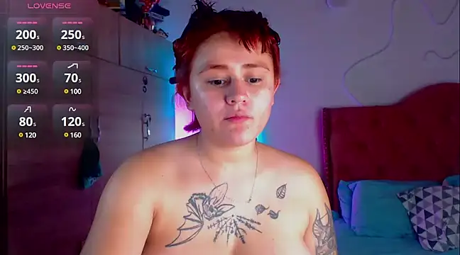 Snapshot of laurabeck chatting on 12.18.24 laurabeck online show from 12.18.24