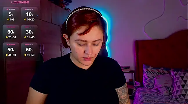 Snapshot of laurabeck chatting on 12.26.24 laurabeck online show from 12.26.24