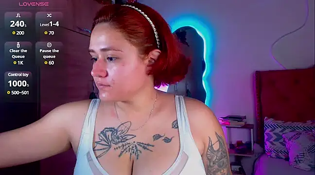 Snapshot of laurabeck chatting on 12.28.24 laurabeck online show from 12.28.24